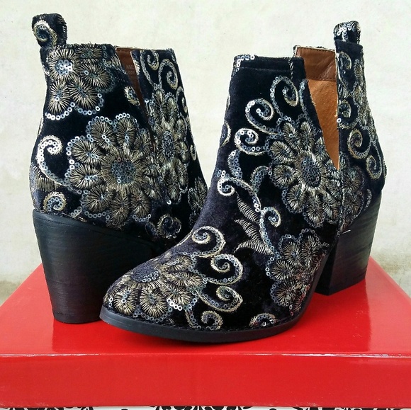 Fabulous Detailed Naughty Monkey Booties - Picture 2 of 8